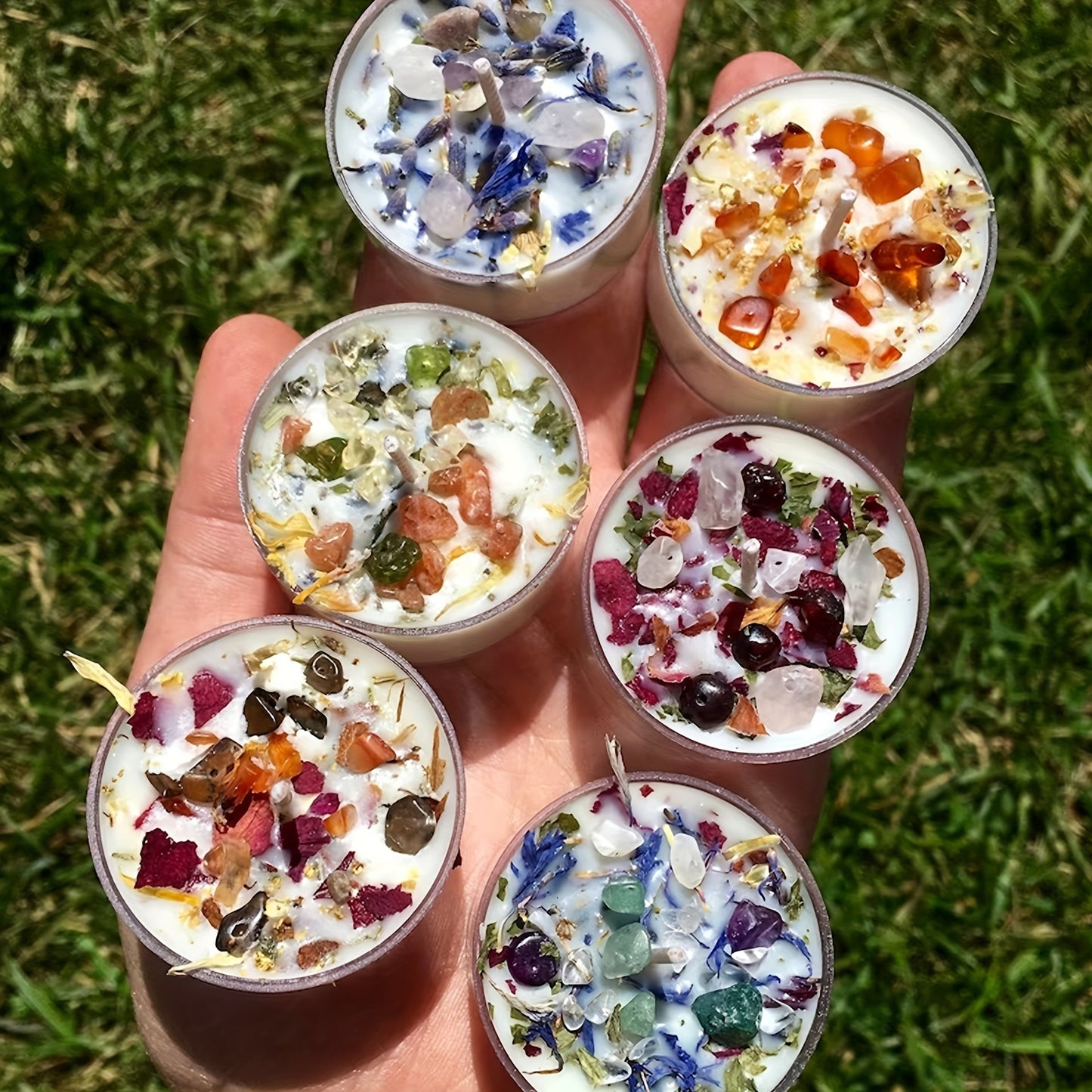 6 Piece Scented Candle Gift Set with Crystals and Dried Flowers - Colourful Sequin Embellishments, 6 Unique Fragrances to Create a Romantic Ambience - Perfect for Valentine's Day and Home Decoration, Valentine's Day Home Decorations