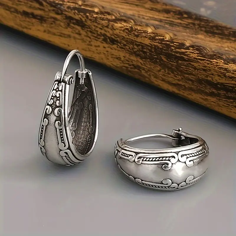 Vintage Carved Pattern Hoop Earrings Simple Retro Style Zinc Alloy Jewelry Trendy Female Gift
