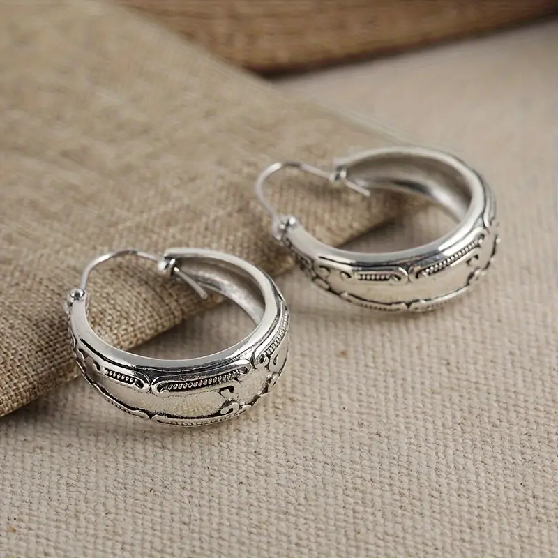 Vintage Carved Pattern Hoop Earrings Simple Retro Style Zinc Alloy Jewelry Trendy Female Gift